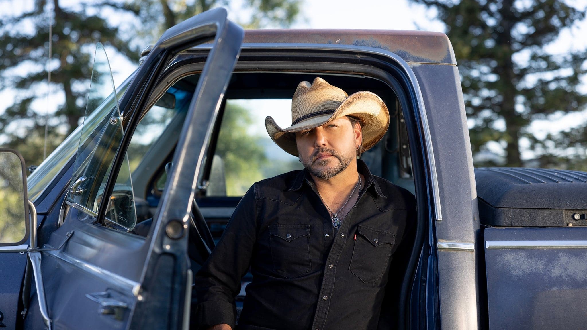 Live Between the Hedges with Jason Aldean and Luke Bryant